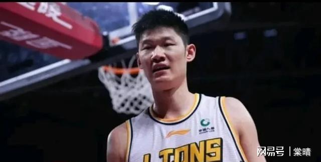 东契奇经典对决，TheShy与40激战巴塞罗那分钟，出色防守胜负难料！